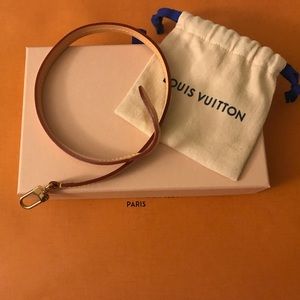Aunthentic LV pochette strap